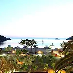 Pelagos Beachfront 公寓