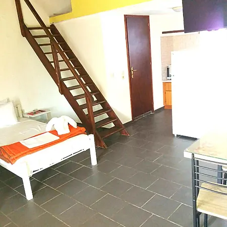 Pelagos Beachfront Apartment *