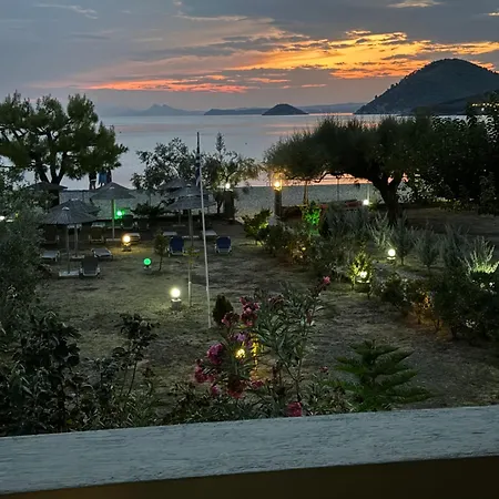 Pelagos Beachfront Apartment *